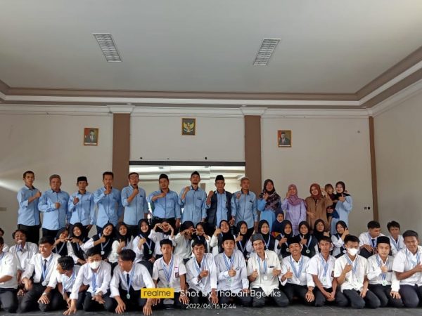 Pelepasan Siswa Kelas 12 MA Assalamiyah Tahun Pelajaran 2021-2022